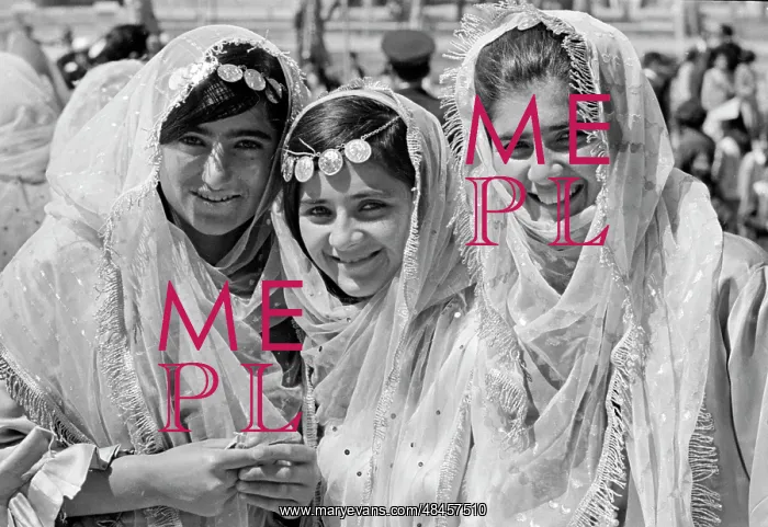 : Young People of Isfahan : Young People of Isfahan