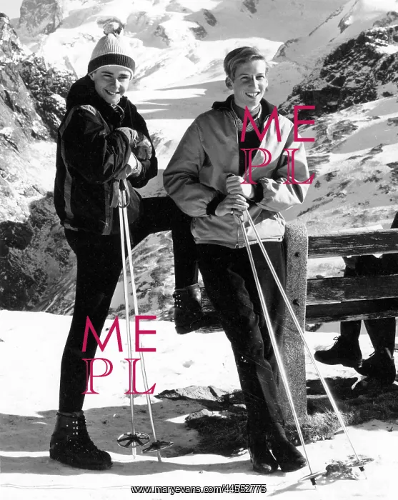  : YOUNG SKIERS