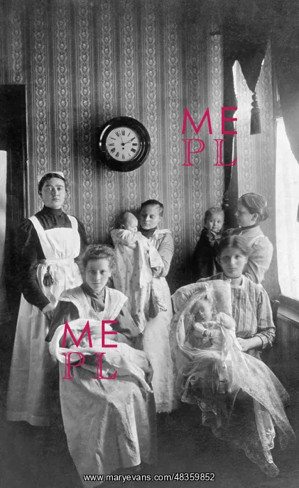 : Young unmarried mothers, 1908 : Young unmarried mothers, 1908
