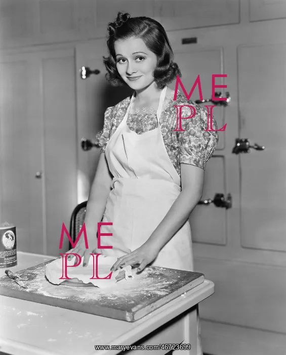 : Young woman preparing food in the kitchen : Young woman preparing food in the kitchen