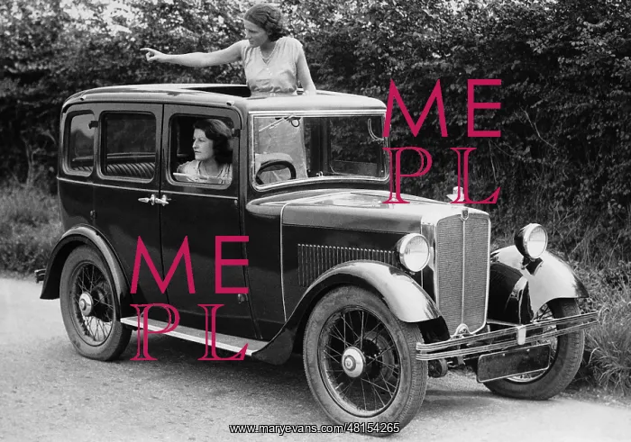 : Young women drives in a Morris, 1932 : Young women drives in a Morris, 1932