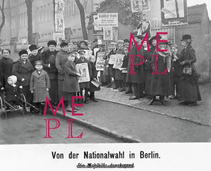 : Youth helping with the elections of the Nationalversammlung : Youth helping with the elections of the Nationalversammlung