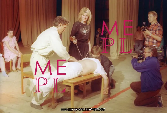 : Yu.V.Tarasov heals a patient by a manual therapy method.1990 : Yu.V.Tarasov heals a patient by a manual therapy method.1990