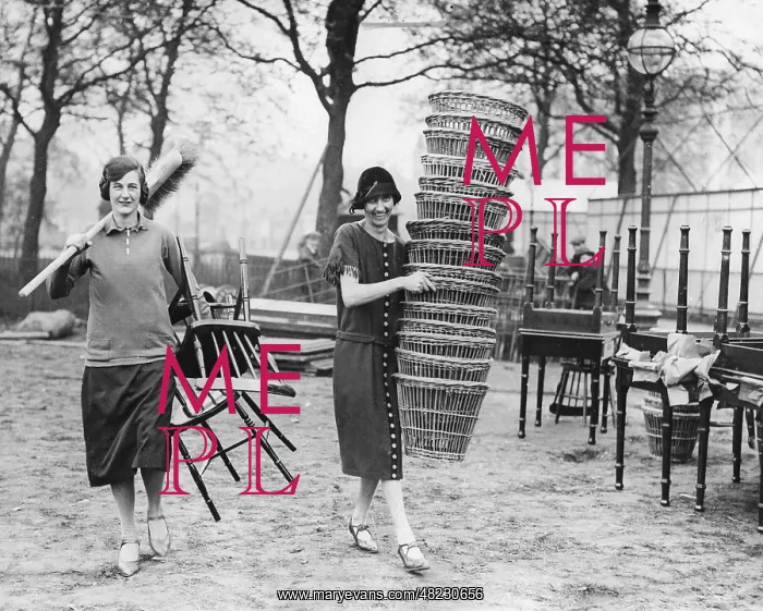 : YWCA helpers during the General Strike in London, 1926 : YWCA helpers during the General Strike in London, 1926