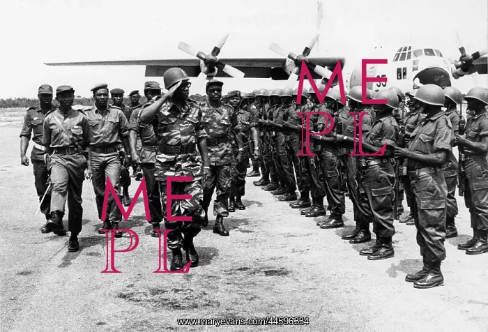 : Zaire President Mobutu Sese Seko inspecting his : Zaire President Mobutu Sese Seko inspecting his
