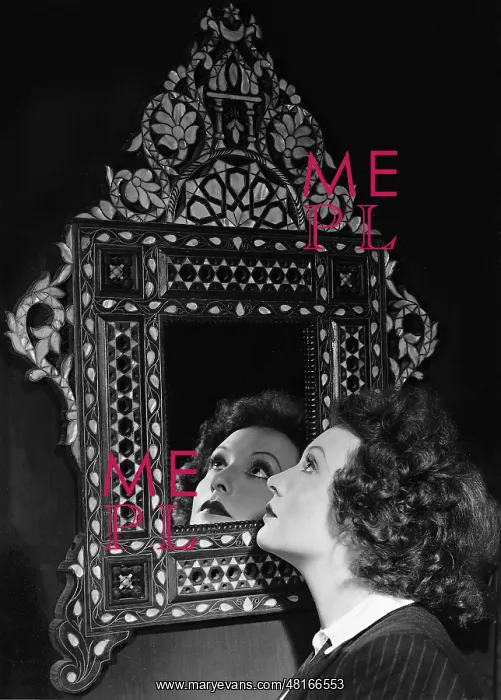 : Zarah Leander in front of a mirror : Zarah Leander in front of a mirror