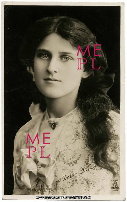  : Zena Dare (1887 - 1975), English singer and actress, with hair down