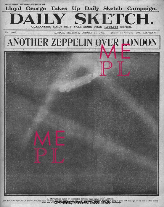 : Zeppelin raid over London, WW1 : Zeppelin raid over London, WW1