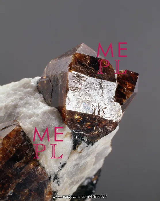 : Zircon crystal : Zircon crystal