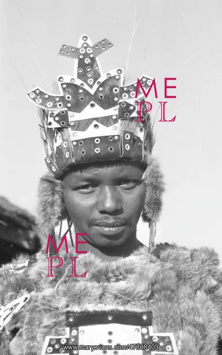  : Zulu village: with villagers