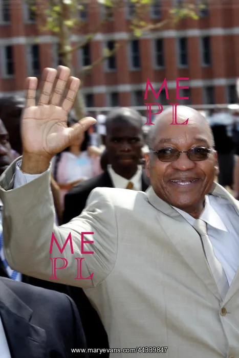 : Zuma waving to supporters : Zuma waving to supporters