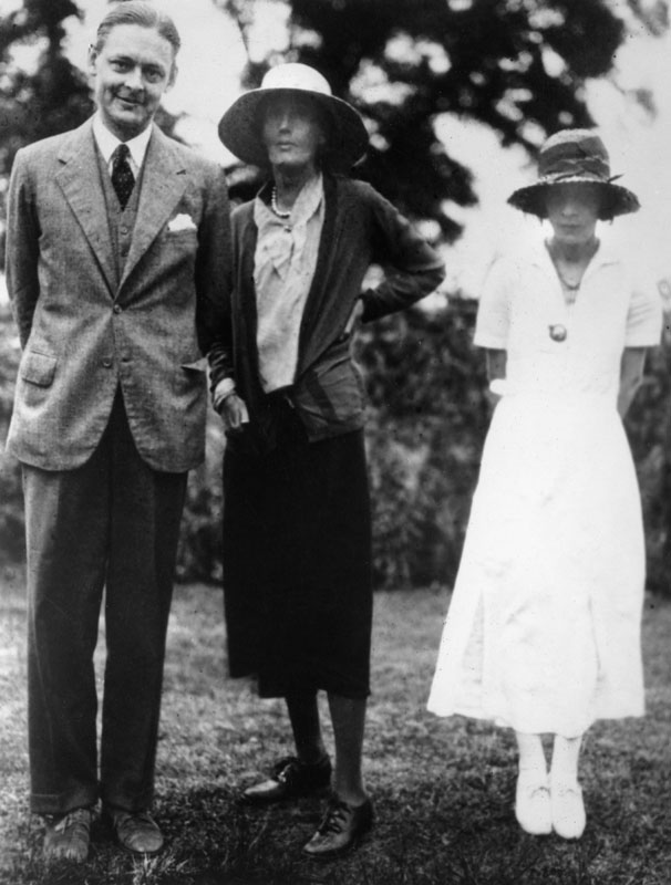 T.S. ELIOT with Virginia Woolf and Vivienne Eliot, 1932.