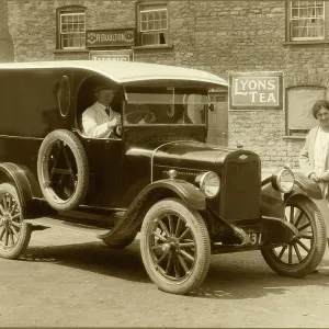Bakers Delivery Van 2, Malmesbury, Wilts (No livery) Bakers Delivery Van 2, Malmesbury, Wilts (No livery)