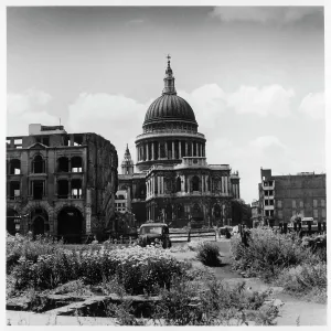 BOMB DAMAGED ST PAUL'S BOMB DAMAGED ST PAUL'S