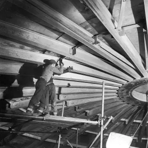 Building the roof of a liquid methane tank Building the roof of a liquid methane tank