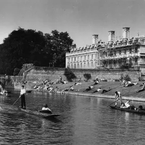 CAMBRIDGE PUNTING SCENE