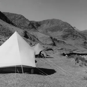 CAMPING IN THE LAKES