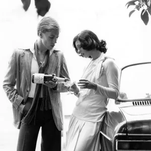 CHAMPAGNE COUPLE