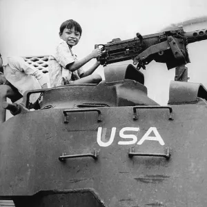 CHILDREN PLAY ON TANK CHILDREN PLAY ON TANK
