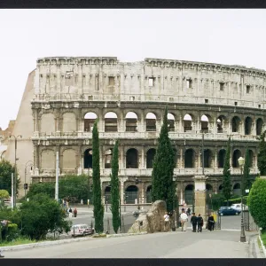 COLOSSEUM/ROME/SIDE VIEW