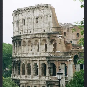 COLOSSEUM/ROME/SIDE VIEW