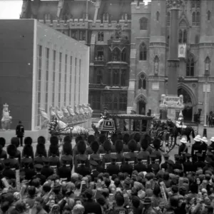 Coronation. Irish State Coach leaves Abbey Coronation. Irish State Coach leaves Abbey