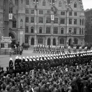 Coronation. March towards Abbey Coronation. March towards Abbey
