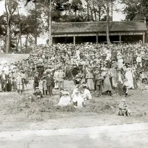Crowds on Banking - Brooklands Crowds on Banking - Brooklands