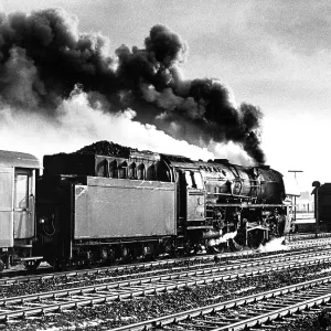 DB locomotive class 011 DB locomotive class 011