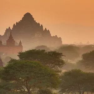 Dhammayangyi Pagoda at sunset, Plain of Bagan, Myanmar Dhammayangyi Pagoda at sunset, Plain of Bagan, Myanmar