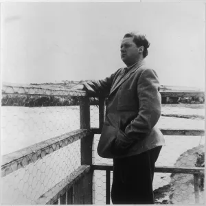 DYLAN THOMAS DYLAN THOMAS