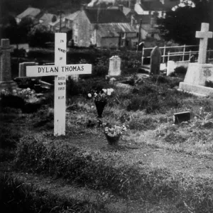 DYLAN THOMAS GRAVE DYLAN THOMAS GRAVE