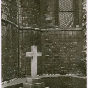 EDITH CAVELL'S GRAVE EDITH CAVELL'S GRAVE