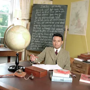 EDWARDIAN TUTOR EDWARDIAN TUTOR