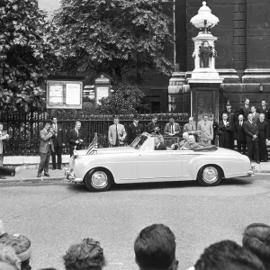 EISENHOWER IN BRITAIN EISENHOWER IN BRITAIN