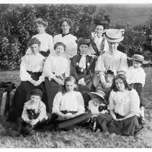 FAMILY/GROUP PHOTOGRAPHS FAMILY/GROUP PHOTOGRAPHS