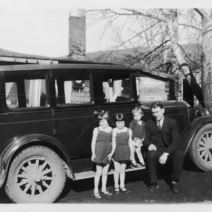 FATHER WITH CHILDREN/C20