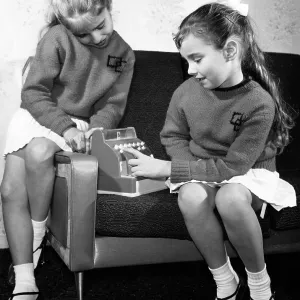 GIRLS PLAYING SHOPS GIRLS PLAYING SHOPS