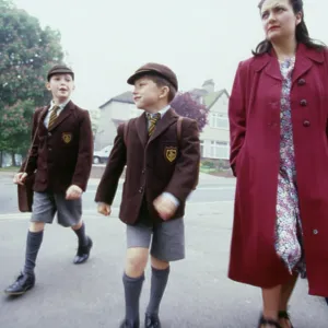 GOING TO SCHOOL 1940S GOING TO SCHOOL 1940S