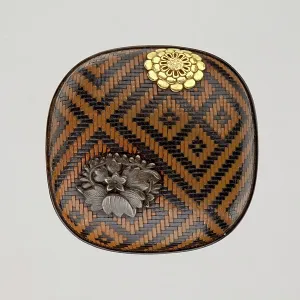 Hako-style netsuke in the form of a woven basket Hako-style netsuke in the form of a woven basket