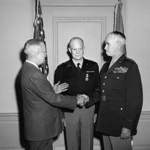 Harry S. Truman - Dwight D. Eisenhower - Omar Bradley Harry S. Truman - Dwight D. Eisenhower - Omar Bradley