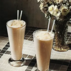 ICE CREAM SUNDAES ICE CREAM SUNDAES