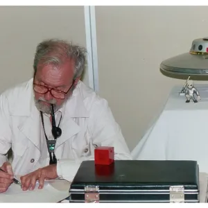 J ALLEN HYNEK J ALLEN HYNEK