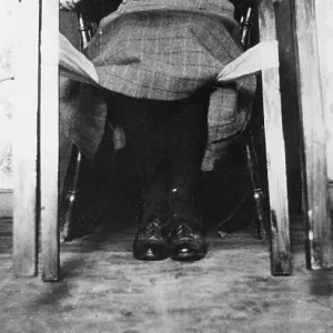 Kathleen Goligher tilting a table, Belfast Kathleen Goligher tilting a table, Belfast