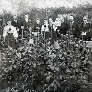 A large group of dahlia fanciers