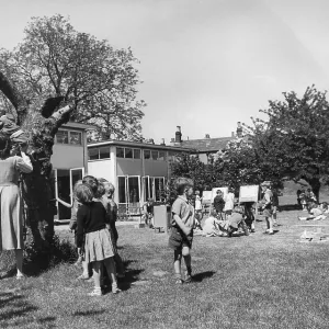 LAWNED PLAYGROUND 1950S LAWNED PLAYGROUND 1950S