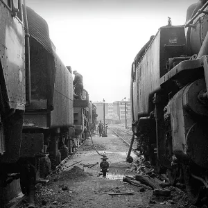 Between two locos at Nine Elms Loco Yard Between two locos at Nine Elms Loco Yard