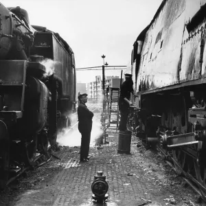Between two locos at Nine Elms Loco Yard Between two locos at Nine Elms Loco Yard