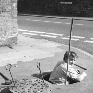 MANHOLE MANHOLE