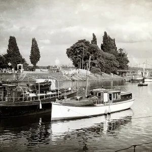 Medusa at Teddington Lock 1938 Medusa at Teddington Lock 1938